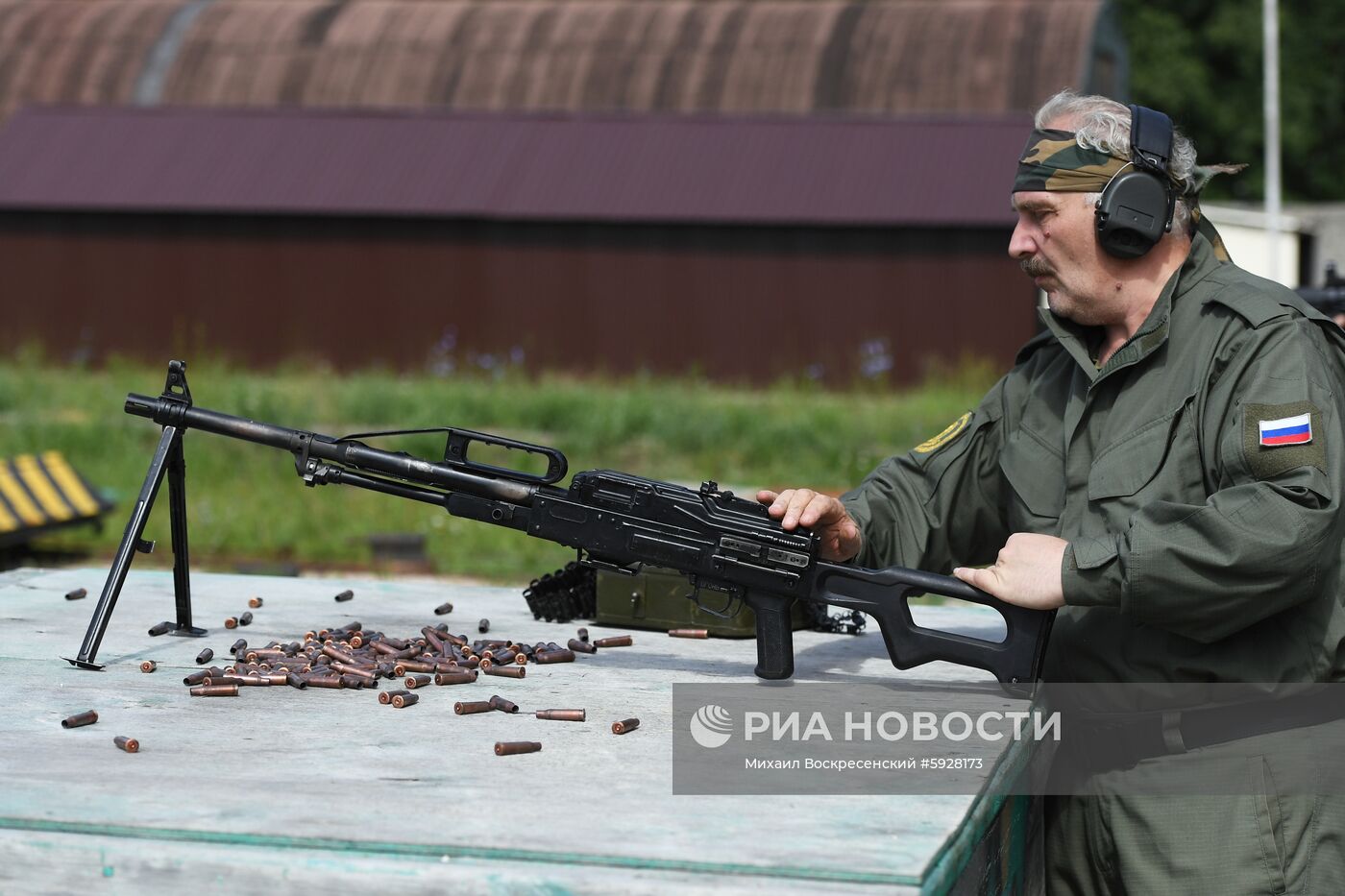 Демонстрация исторического и нового оружия на полигоне АО "ЦНИИточмаш"