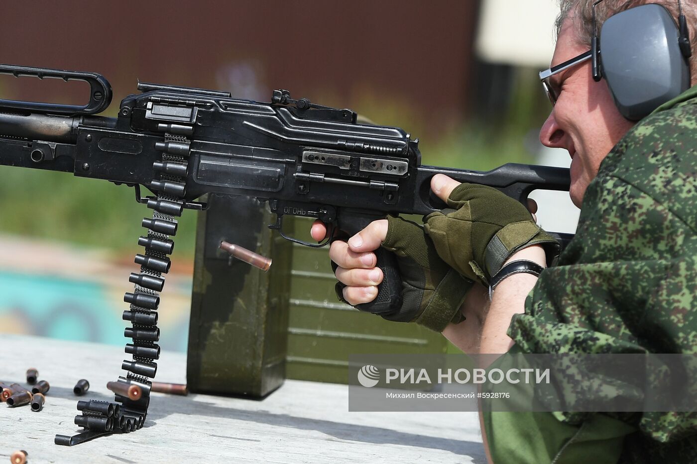 Демонстрация исторического и нового оружия на полигоне АО "ЦНИИточмаш"