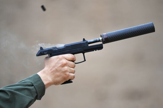 Демонстрация исторического и нового оружия на полигоне АО "ЦНИИточмаш"