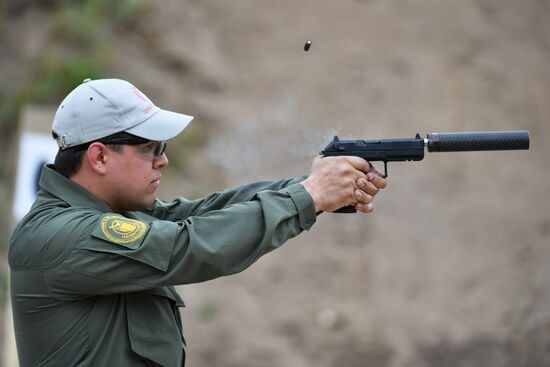 Демонстрация исторического и нового оружия на полигоне АО "ЦНИИточмаш"