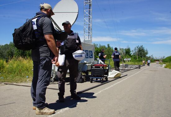 У КПВВ "Станица Луганская" состоялся первый этап отвода украинских подразделений