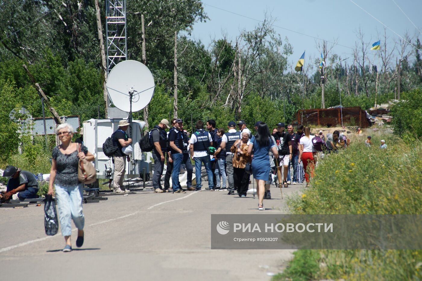 У КПВВ "Станица Луганская" состоялся первый этап отвода украинских подразделений