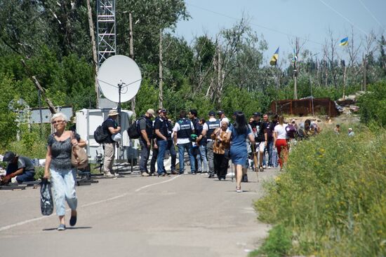 У КПВВ "Станица Луганская" состоялся первый этап отвода украинских подразделений