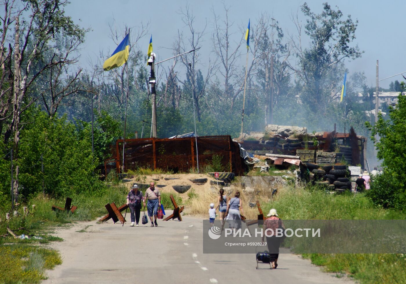 У КПВВ "Станица Луганская" состоялся первый этап отвода украинских подразделений