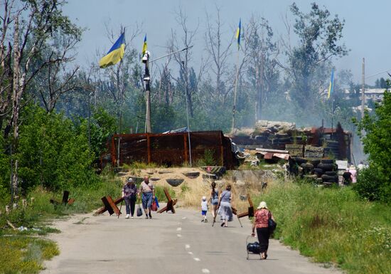У КПВВ "Станица Луганская" состоялся первый этап отвода украинских подразделений