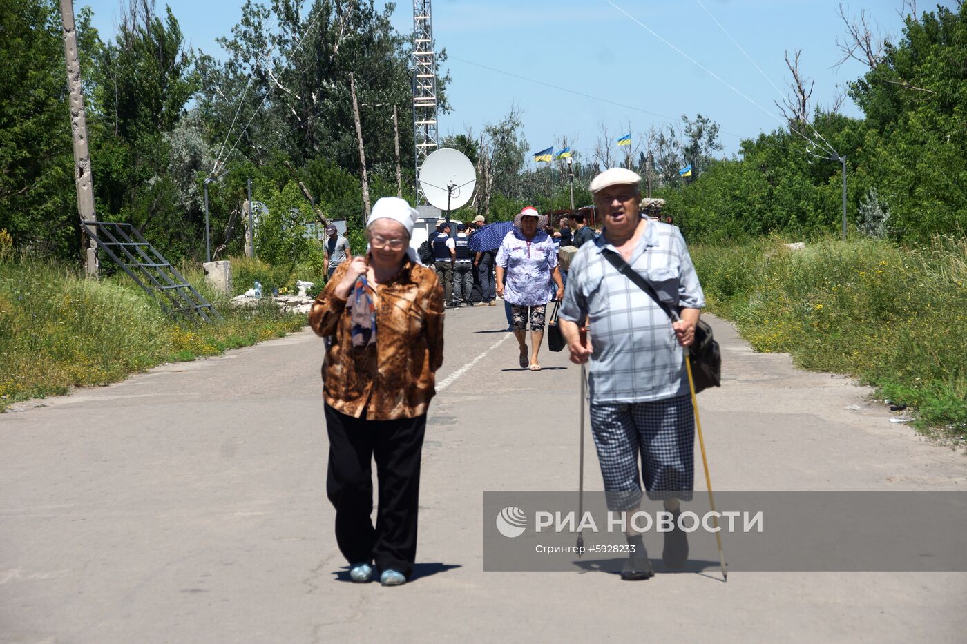 У КПВВ "Станица Луганская" состоялся первый этап отвода украинских подразделений