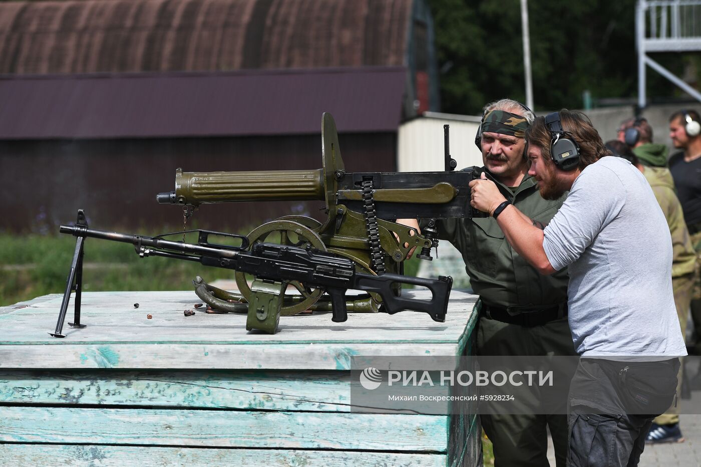 Демонстрация исторического и нового оружия на полигоне АО "ЦНИИточмаш"