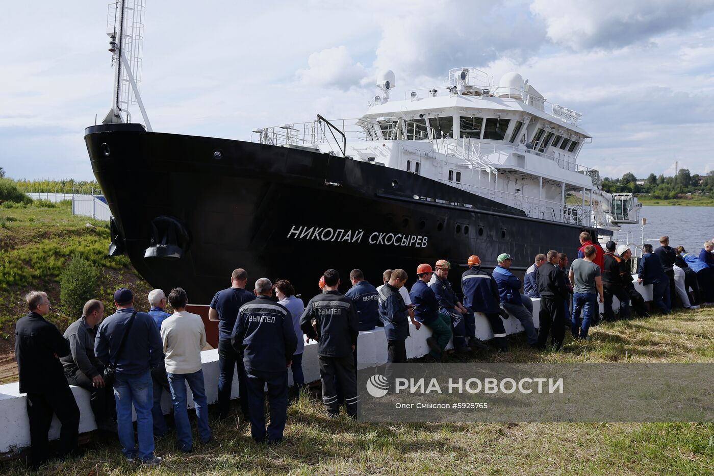 Спуск на воду гидрографического судна "Николай Скосырев"