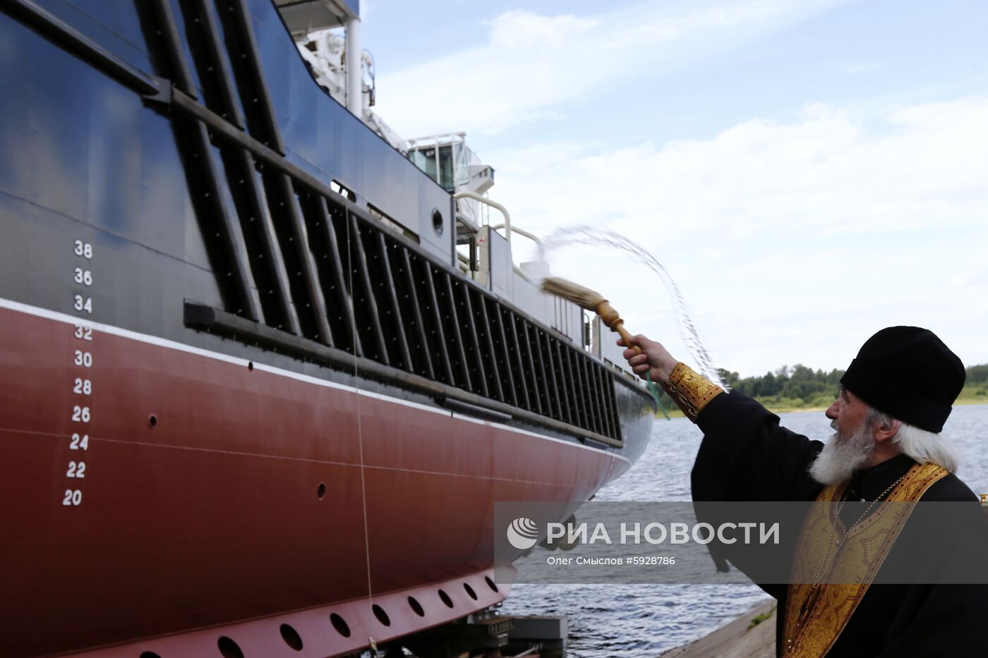 Спуск на воду гидрографического судна "Николай Скосырев"