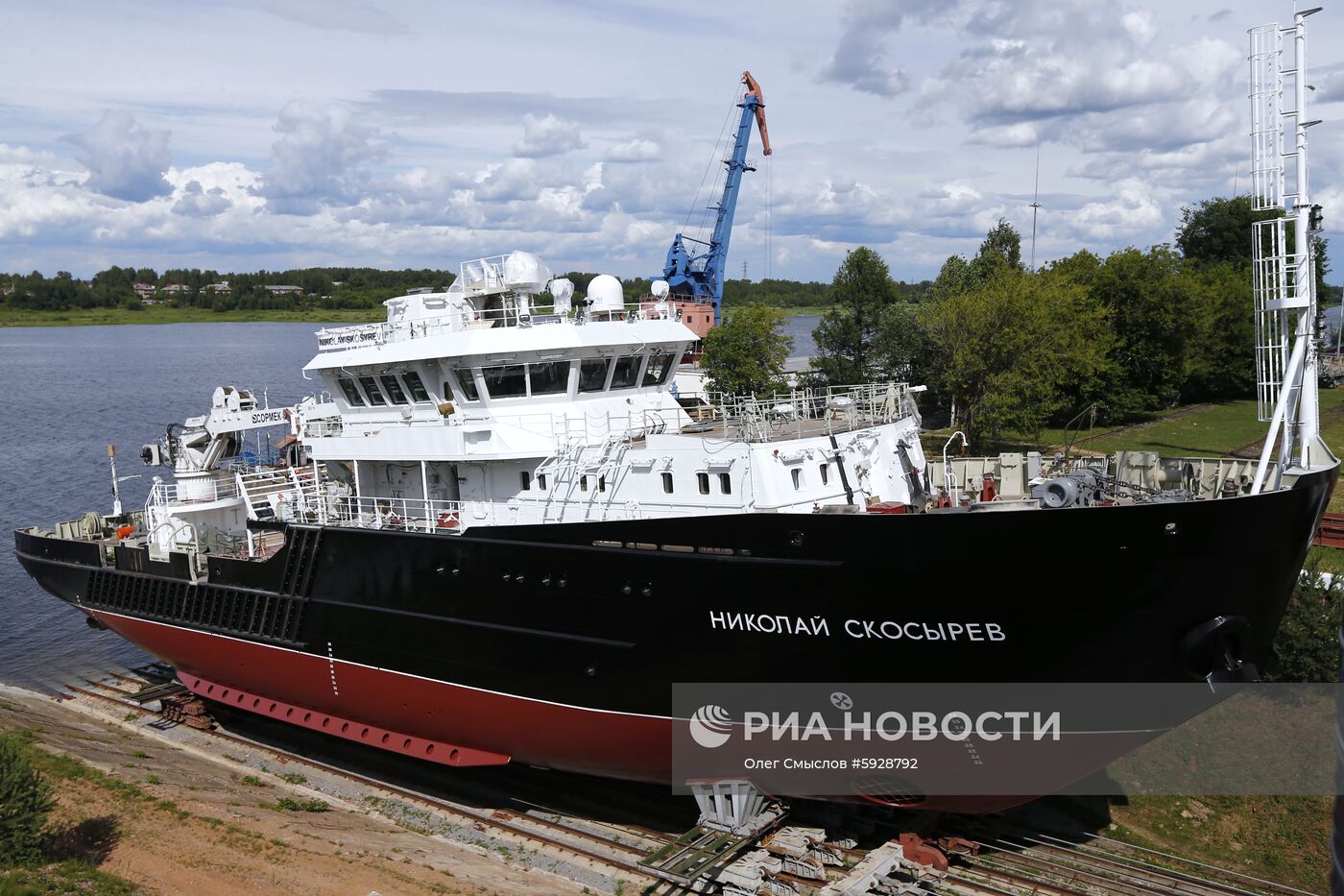 Спуск на воду гидрографического судна "Николай Скосырев"