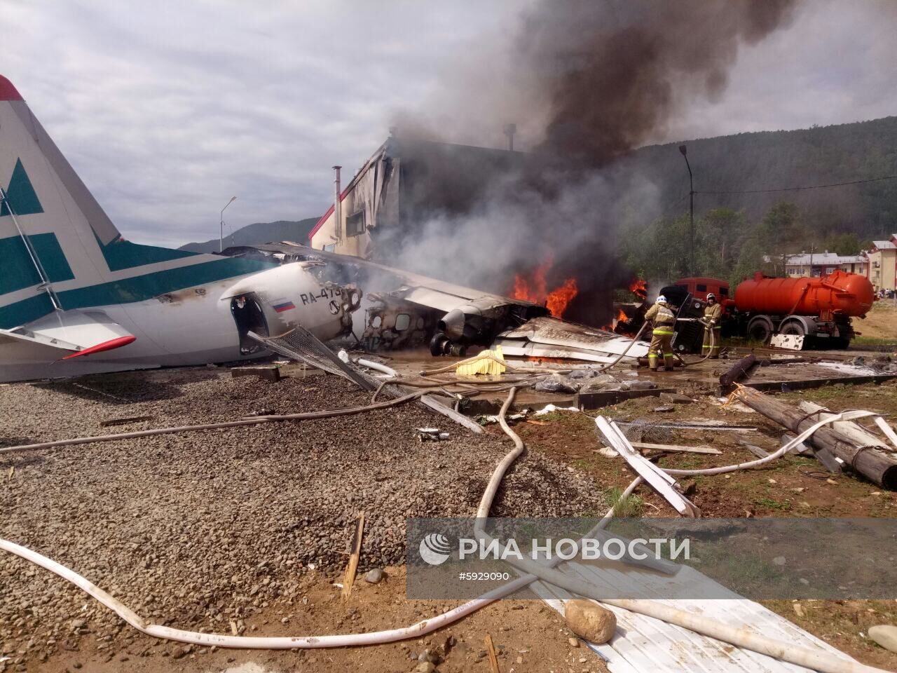 Самолет Ан-24 совершил аварийную посадку в Нижнеангарске