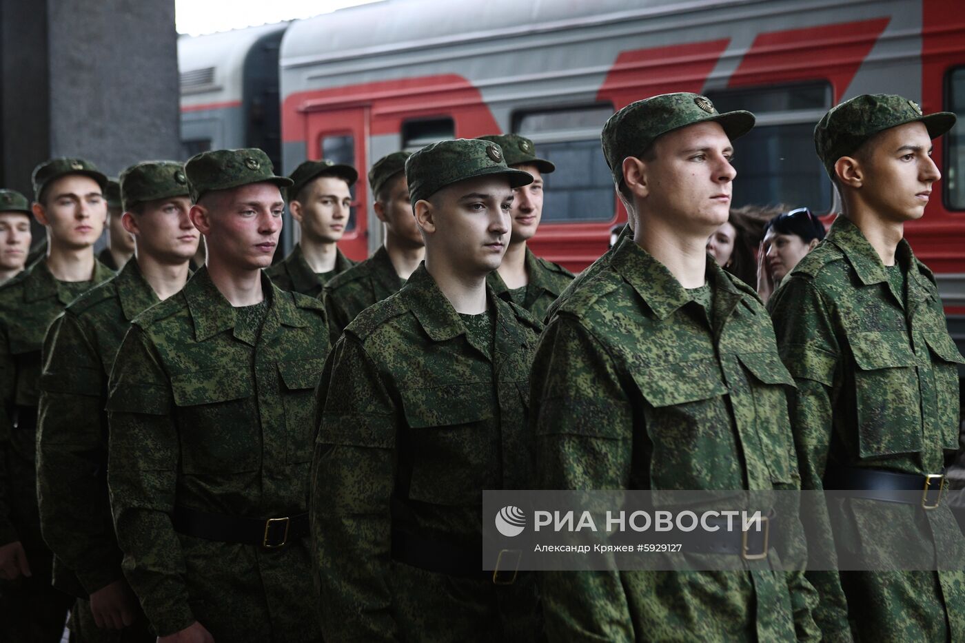 Отправка призывников на службу в Президентский полк