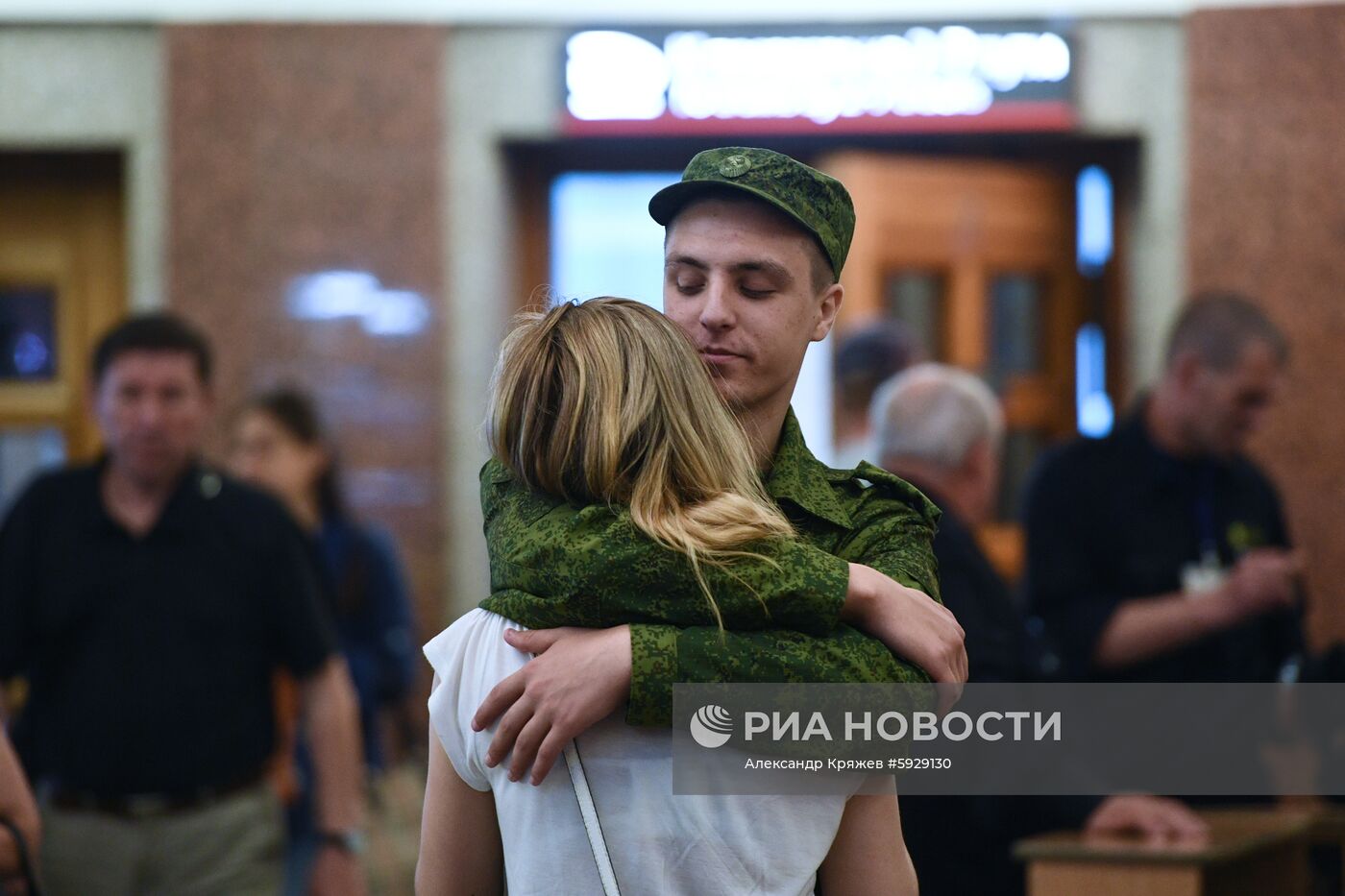 Отправка призывников на службу в Президентский полк