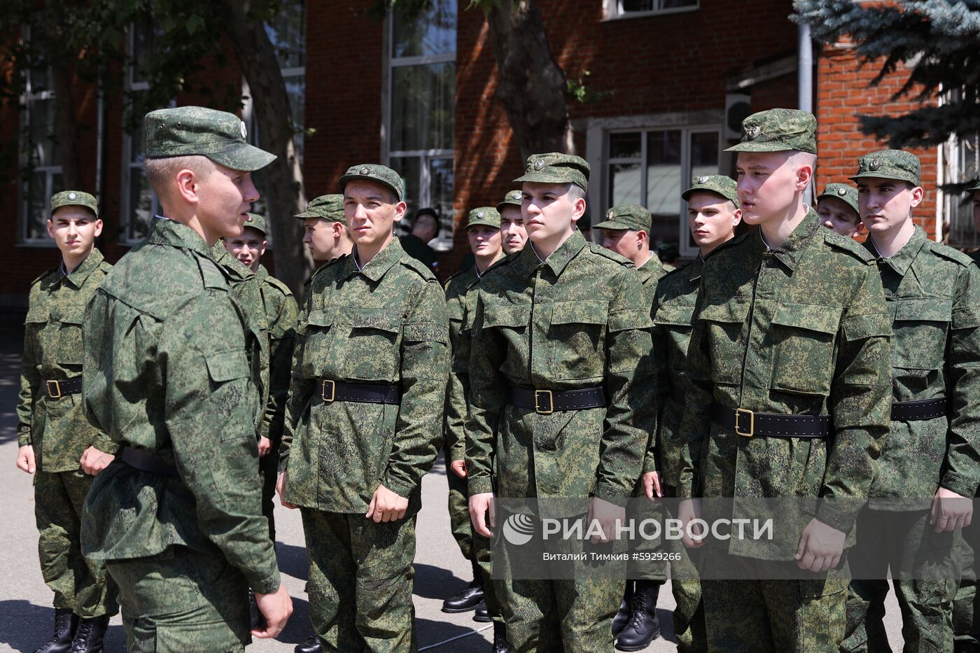 Отправка призывников на службу в Президентский полк