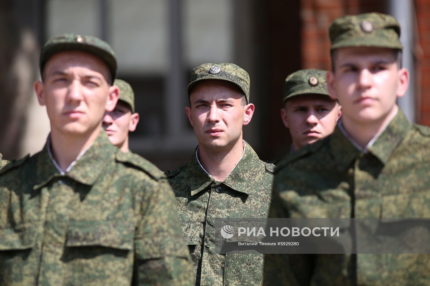 Отправка призывников на службу в Президентский полк