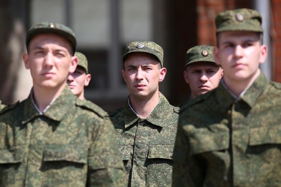 Отправка призывников на службу в Президентский полк