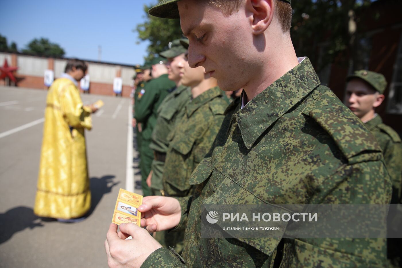 Отправка призывников на службу в Президентский полк