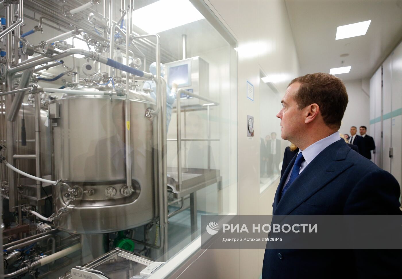 Премьер-министр РФ Д. Медведев посетил Московский эндокринный завод