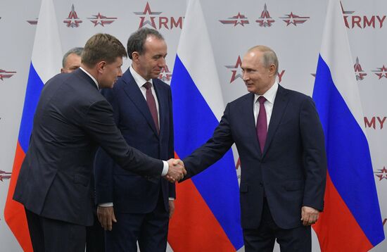 Президент РФ В. Путин посетил форум "Армия-2019"