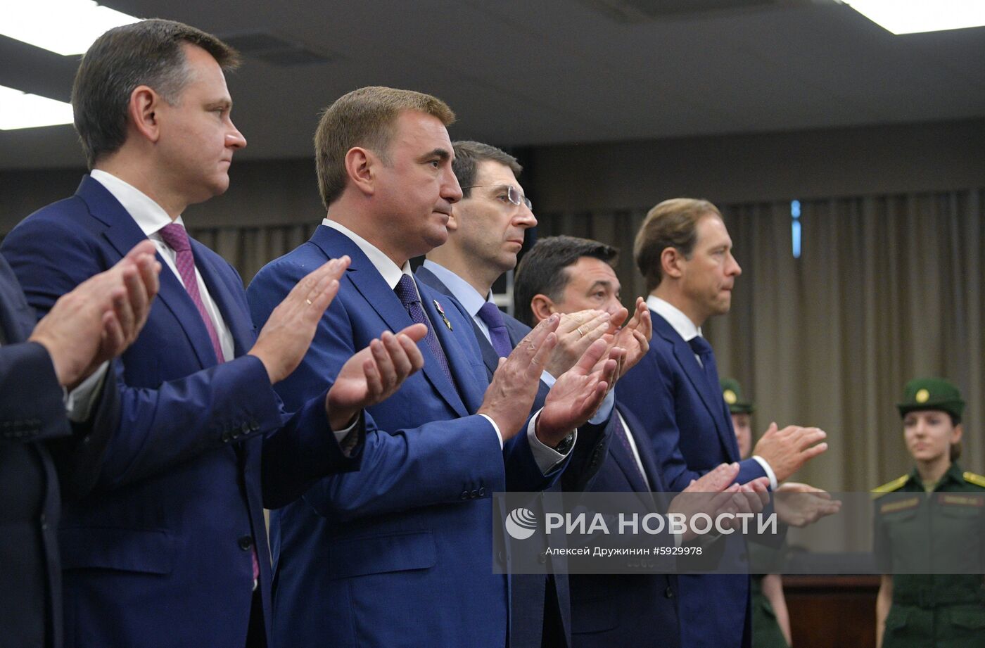 Президент РФ В. Путин посетил форум "Армия-2019"