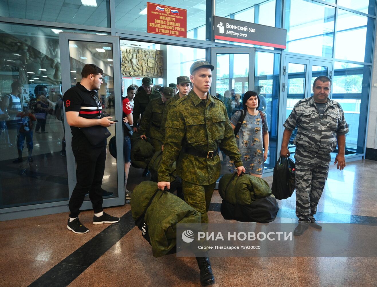 Отправка призывников на службу в Президентский полк