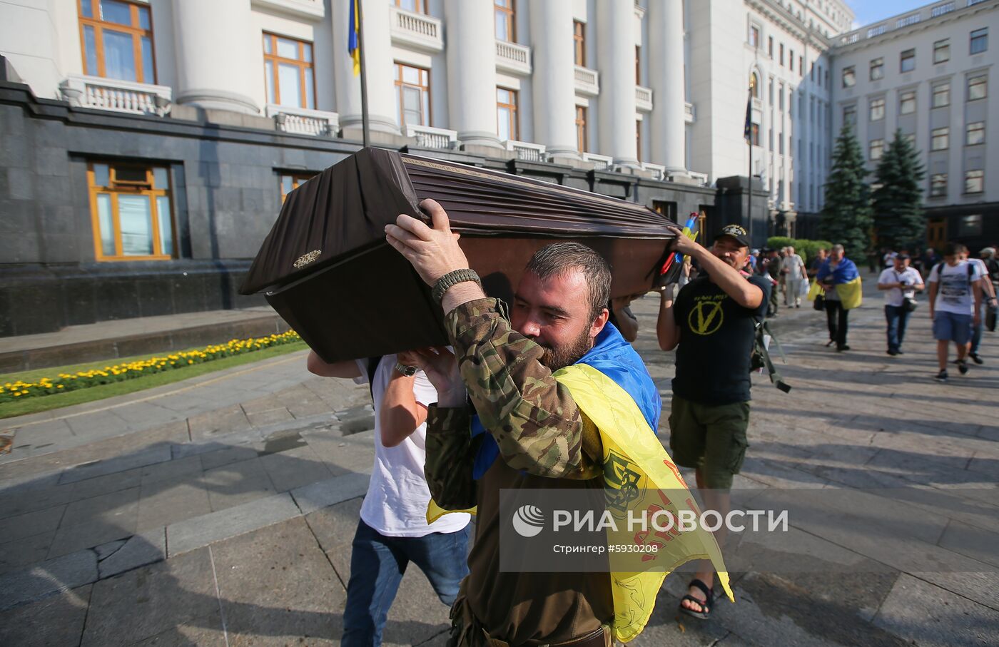 Акция "Панихида по убитой конституции" в Киеве