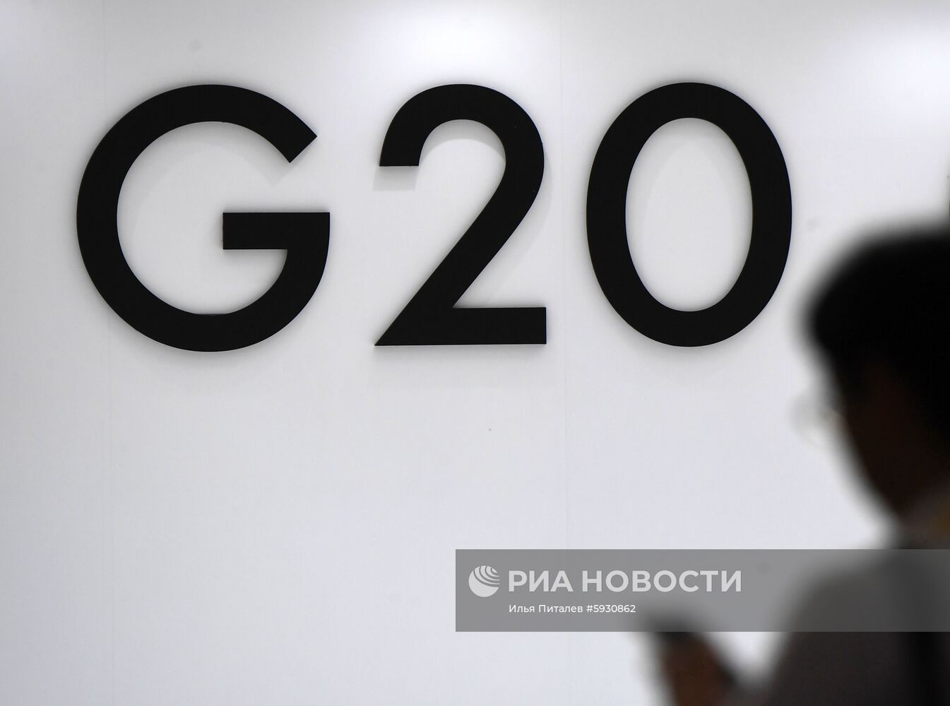 Рабочий визит президента РФ В. Путина в Японию для участия в саммите "Группы двадцати"