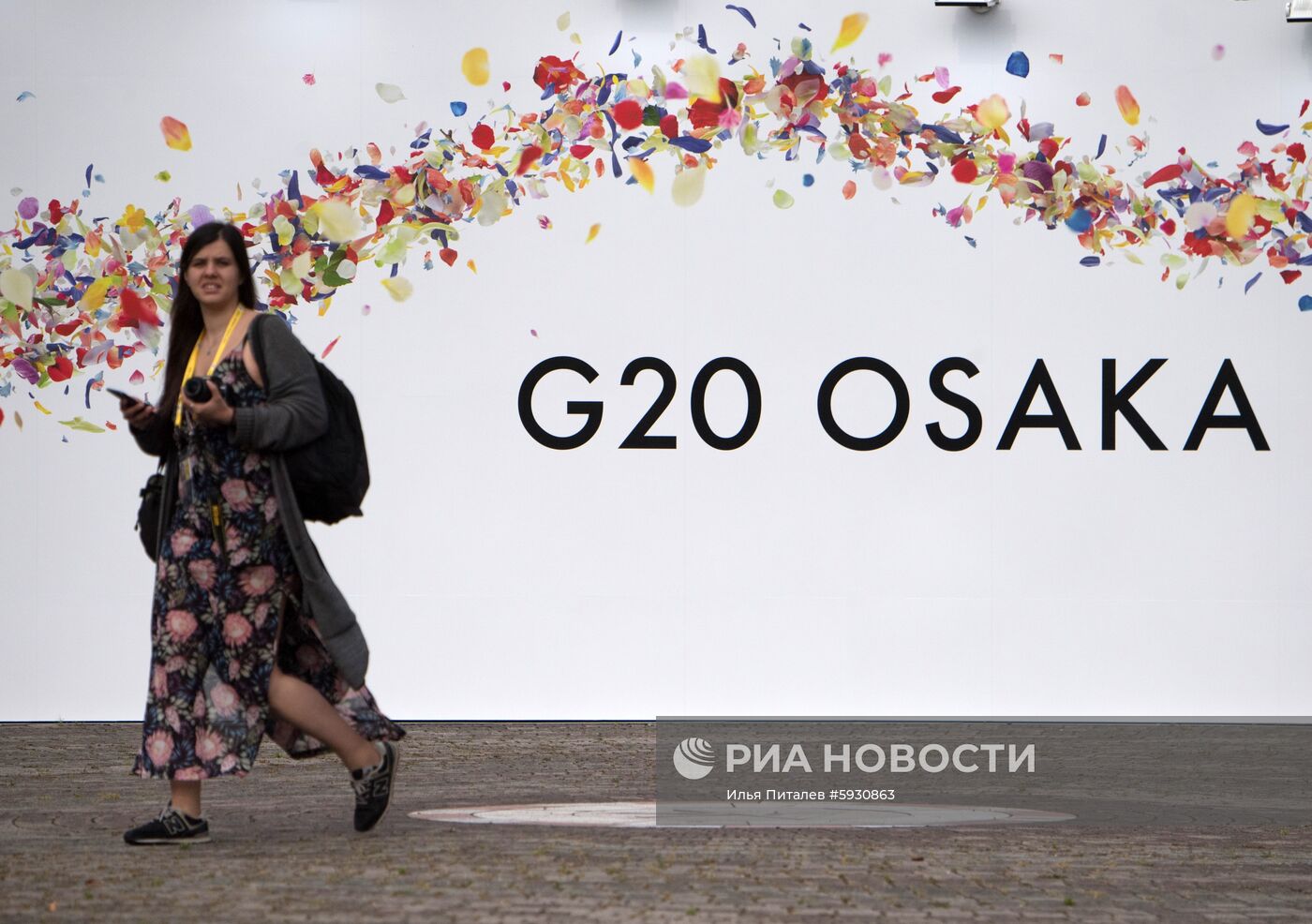 Рабочий визит президента РФ В. Путина в Японию для участия в саммите "Группы двадцати"