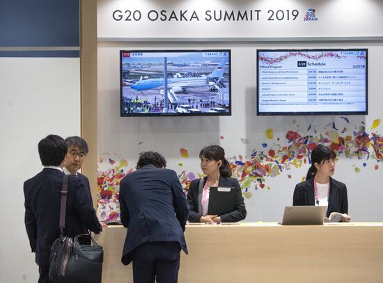 Рабочий визит президента РФ В. Путина в Японию для участия в саммите "Группы двадцати"