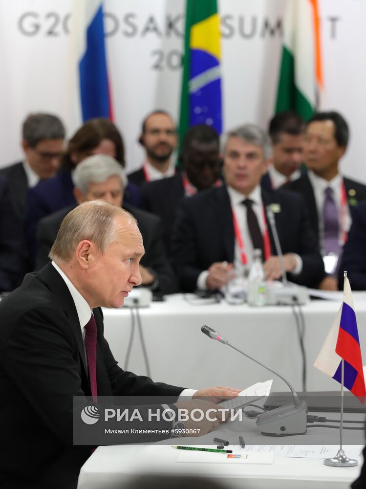 Рабочий визит президента РФ В. Путина в Японию для участия в саммите "Группы двадцати"