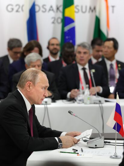 Рабочий визит президента РФ В. Путина в Японию для участия в саммите "Группы двадцати"