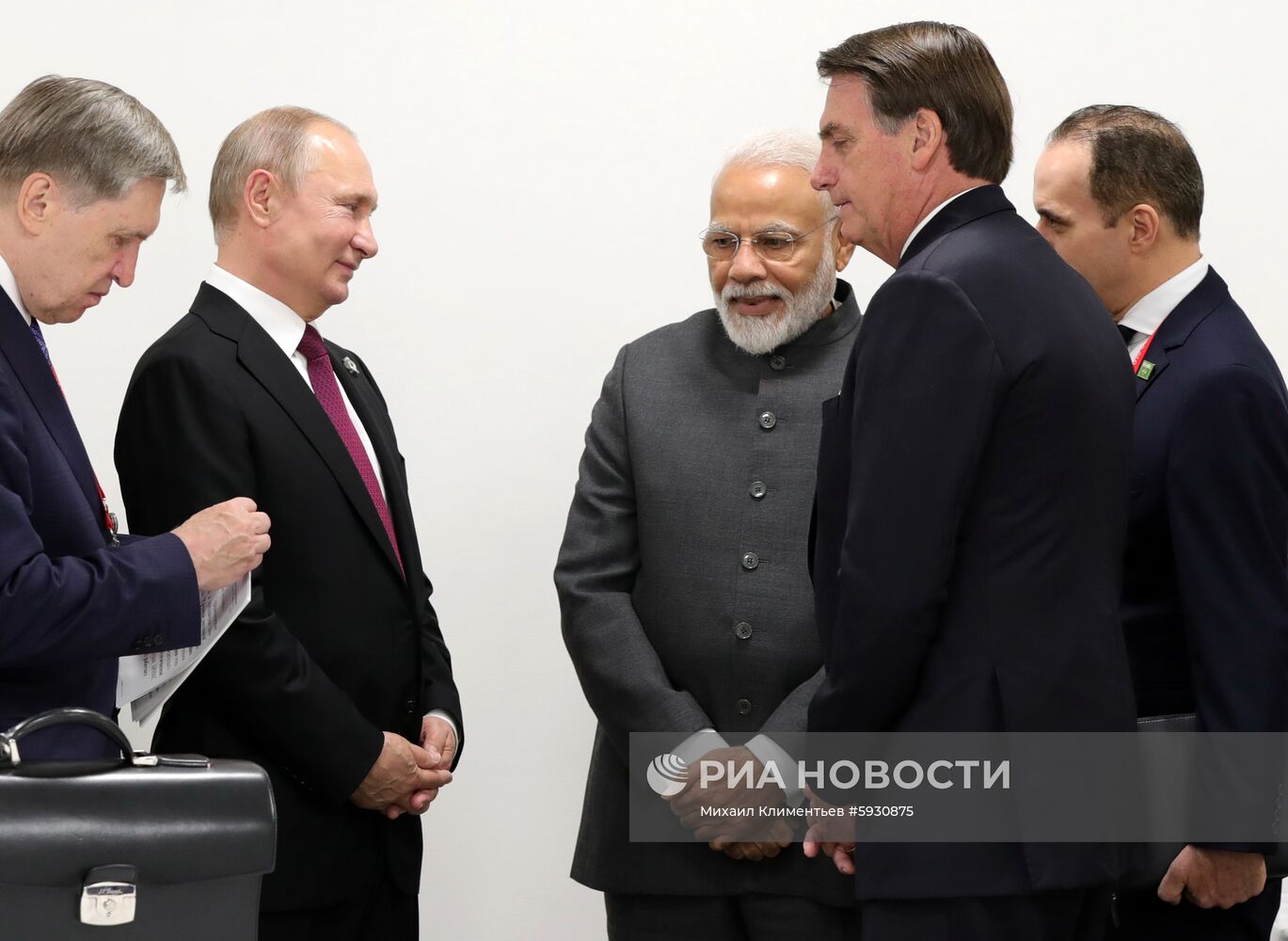 Рабочий визит президента РФ В. Путина в Японию для участия в саммите "Группы двадцати"