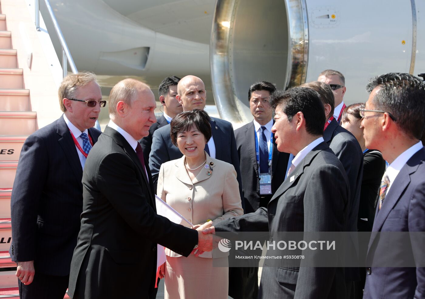 Рабочий визит президента РФ В. Путина в Японию для участия в саммите "Группы двадцати"