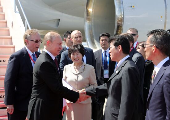 Рабочий визит президента РФ В. Путина в Японию для участия в саммите "Группы двадцати"