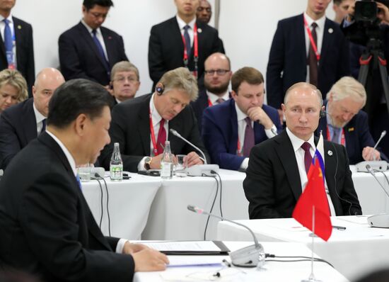 Рабочий визит президента РФ В. Путина в Японию для участия в саммите "Группы двадцати"