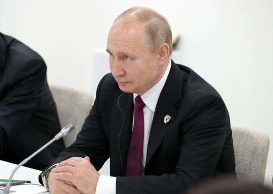 Рабочий визит президента РФ В. Путина в Японию для участия в саммите "Группы двадцати"