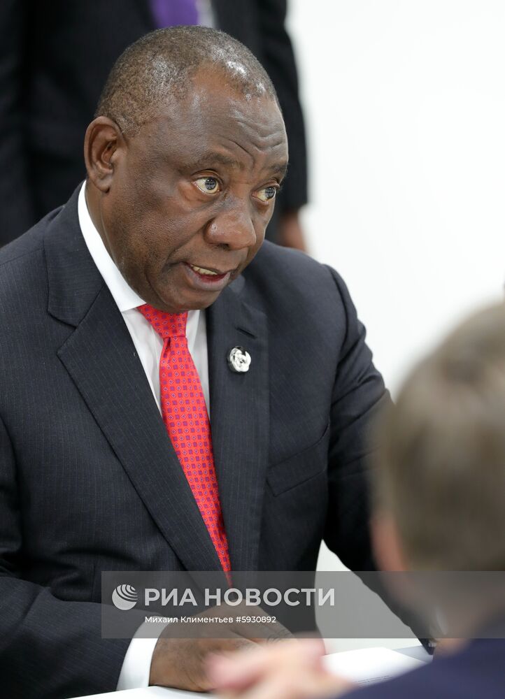 Рабочий визит президента РФ В. Путина в Японию для участия в саммите "Группы двадцати"