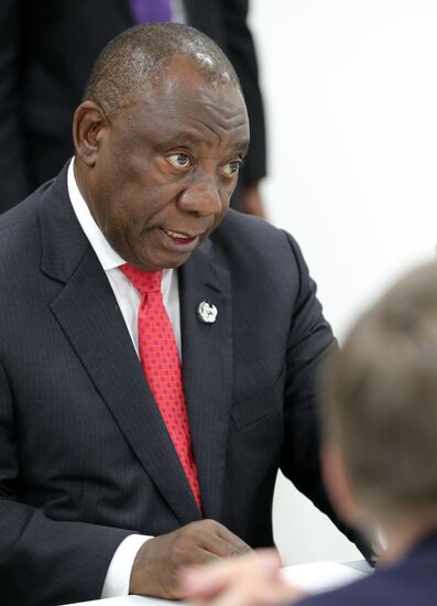 Рабочий визит президента РФ В. Путина в Японию для участия в саммите "Группы двадцати"