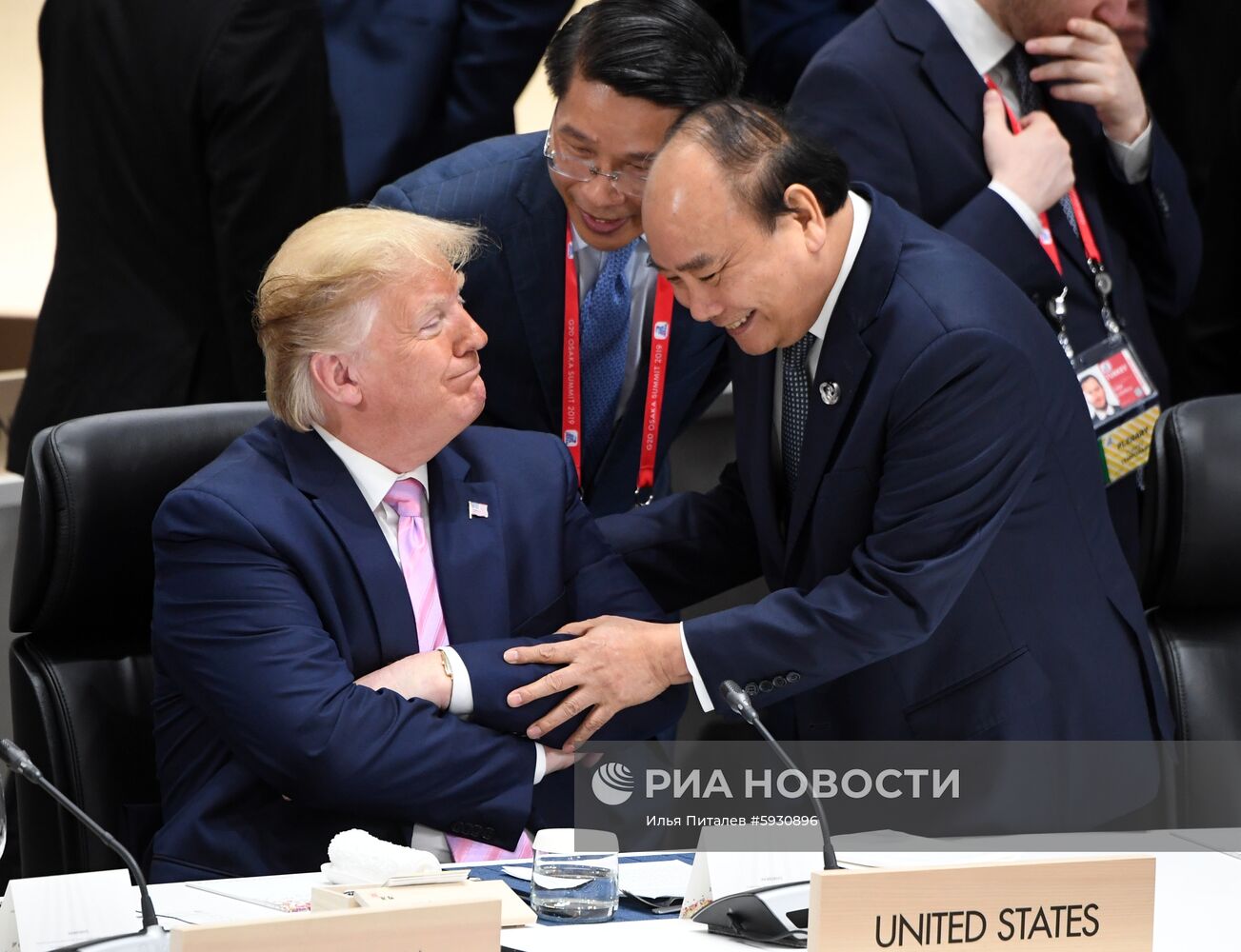 Рабочий визит президента РФ В. Путина в Японию для участия в саммите "Группы двадцати"