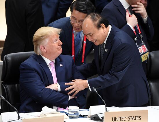 Рабочий визит президента РФ В. Путина в Японию для участия в саммите "Группы двадцати"