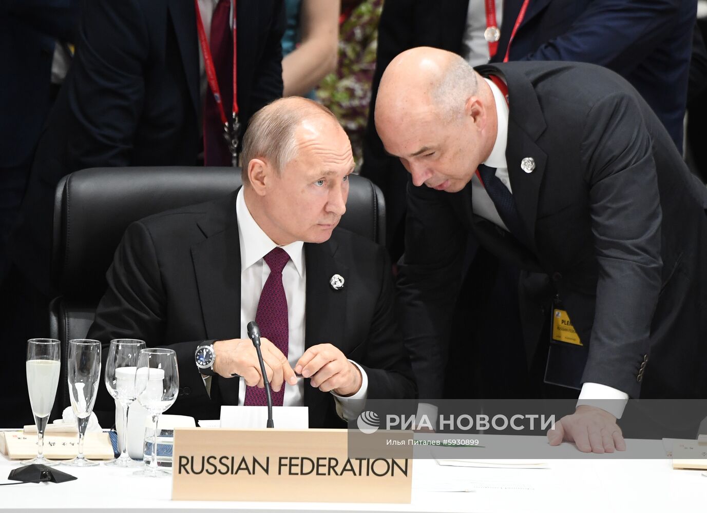 Рабочий визит президента РФ В. Путина в Японию для участия в саммите "Группы двадцати"