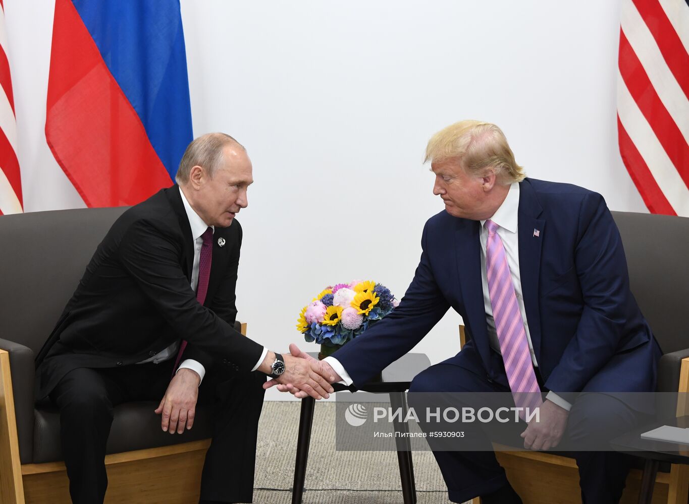 Рабочий визит президента РФ В. Путина в Японию для участия в саммите "Группы двадцати"