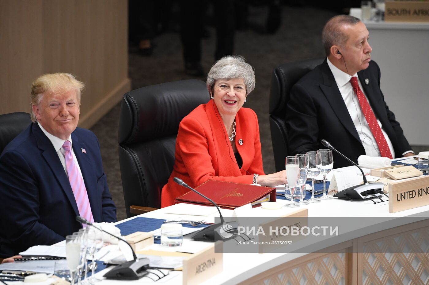 Рабочий визит президента РФ В. Путина в Японию для участия в саммите "Группы двадцати"