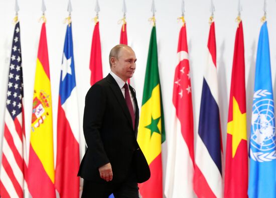 Рабочий визит президента РФ В. Путина в Японию для участия в саммите "Группы двадцати"