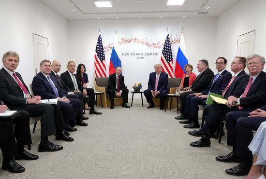 Рабочий визит президента РФ В. Путина в Японию для участия в саммите "Группы двадцати"