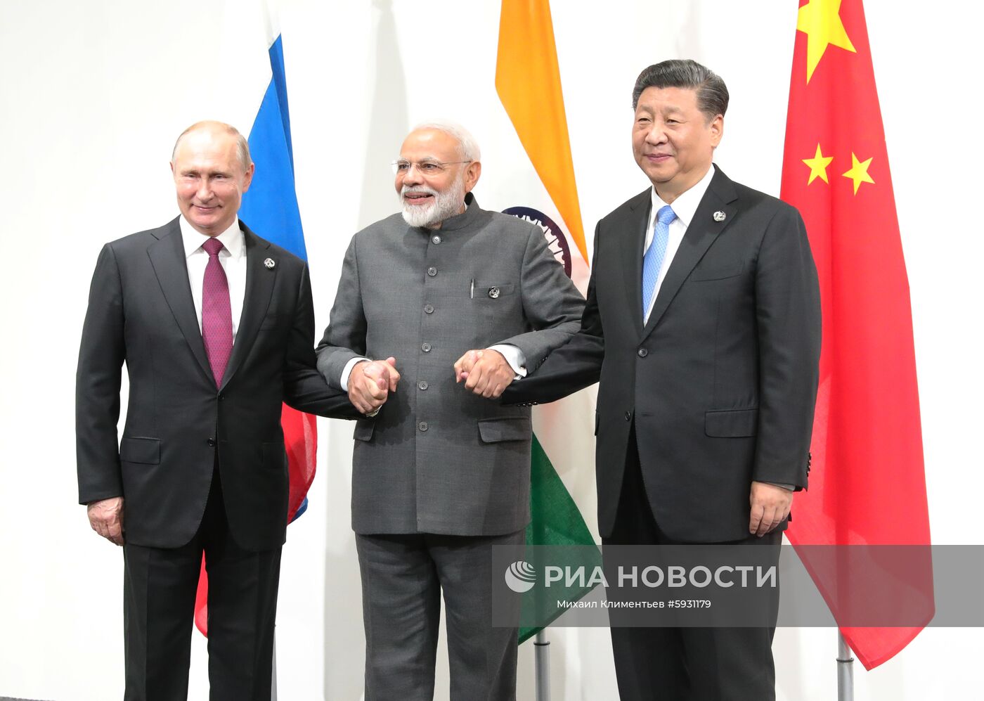Рабочий визит президента РФ В. Путина в Японию для участия в саммите "Группы двадцати"