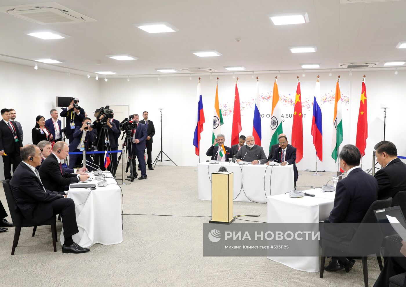 Рабочий визит президента РФ В. Путина в Японию для участия в саммите "Группы двадцати"