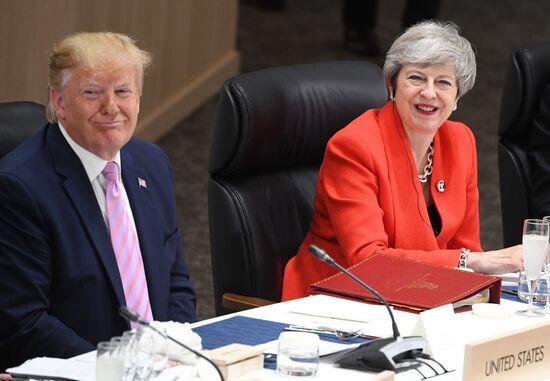 Рабочий визит президента РФ В. Путина в Японию для участия в саммите "Группы двадцати"