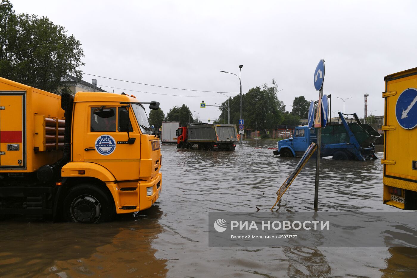 Дорогу к аэропорту Шереметьево затопило из-за сильных дождей