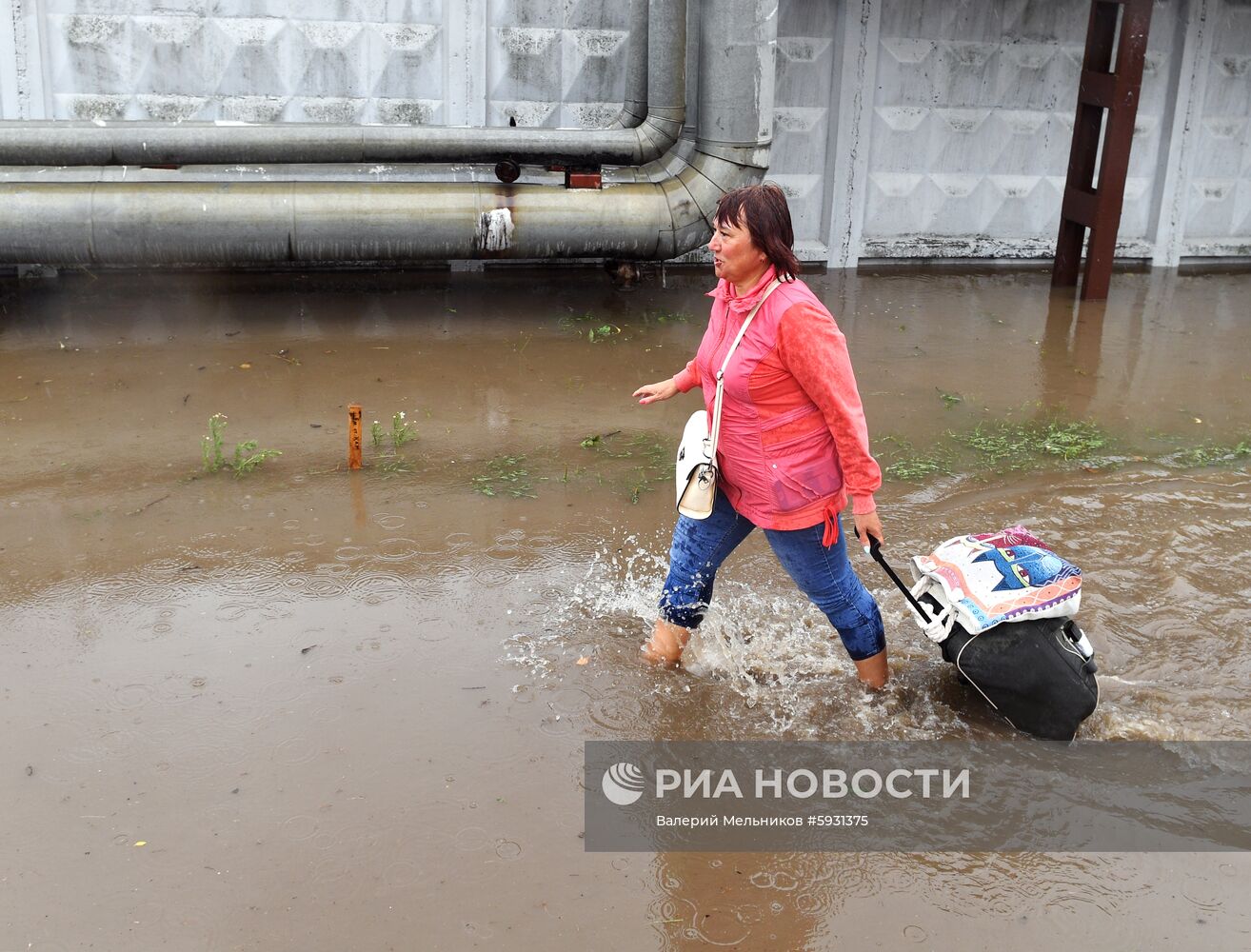 Дорогу к аэропорту Шереметьево затопило из-за сильных дождей